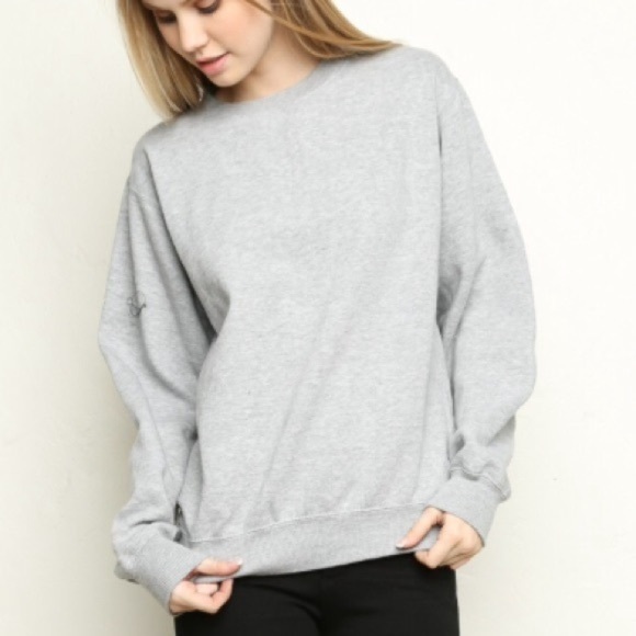 Brandy Melville Sweaters - brandy melville// grey crew neck